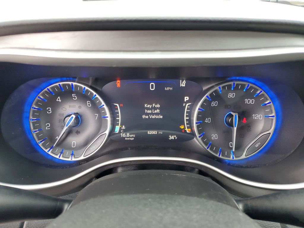 Used 2023 Chrysler Pacifica Touring-L image 14