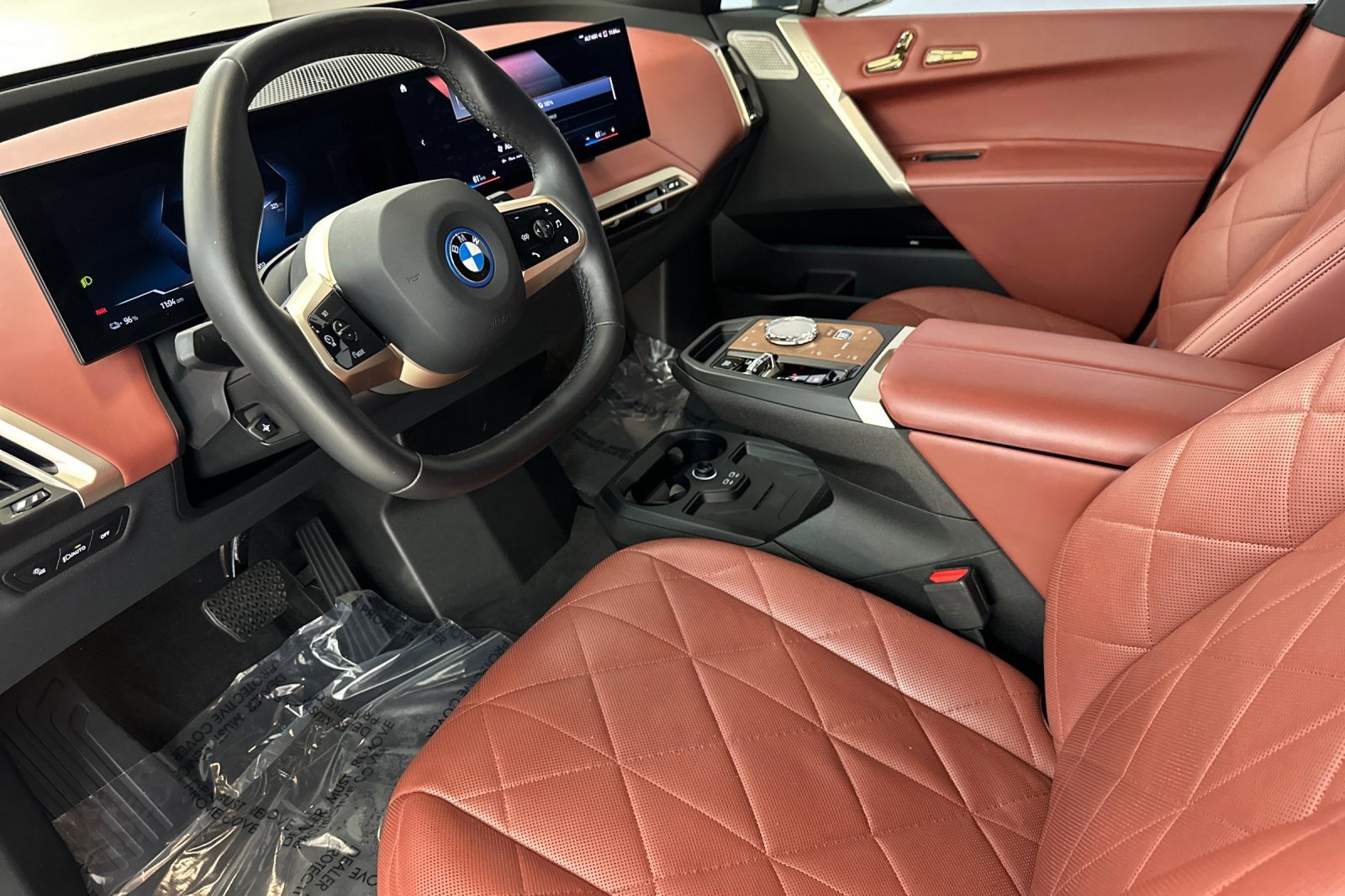 Certified 2023 BMW iX M60 w/ Executive Package AWD/4WD image 4