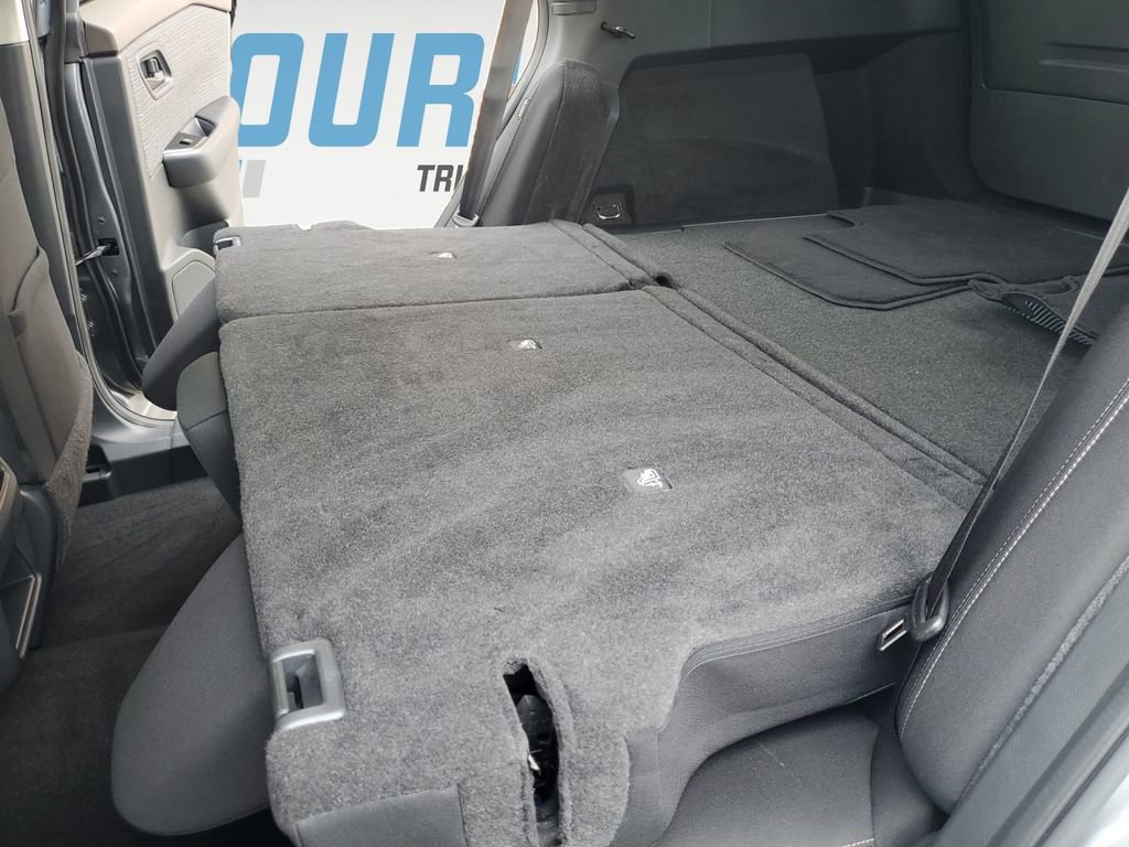 Used 2023 Nissan Rogue S image 19