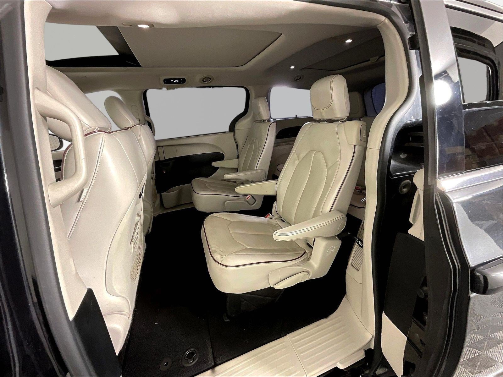 Used 2018 Chrysler Pacifica Limited FWD image 22