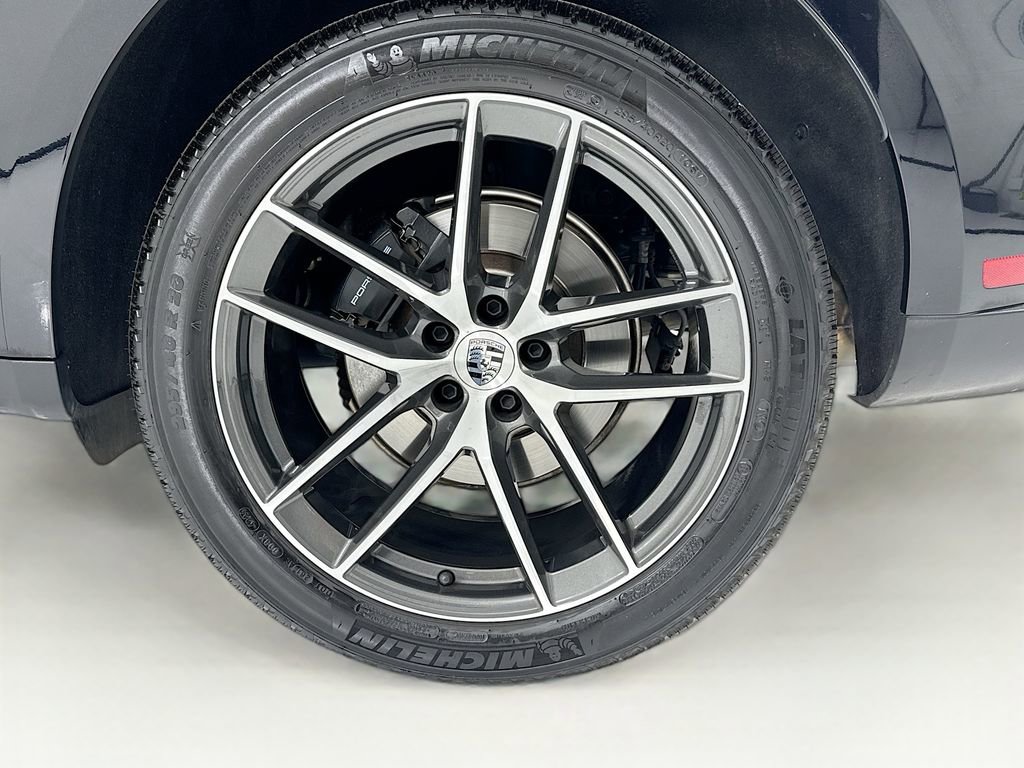 Certified 2025 Porsche Macan image 35