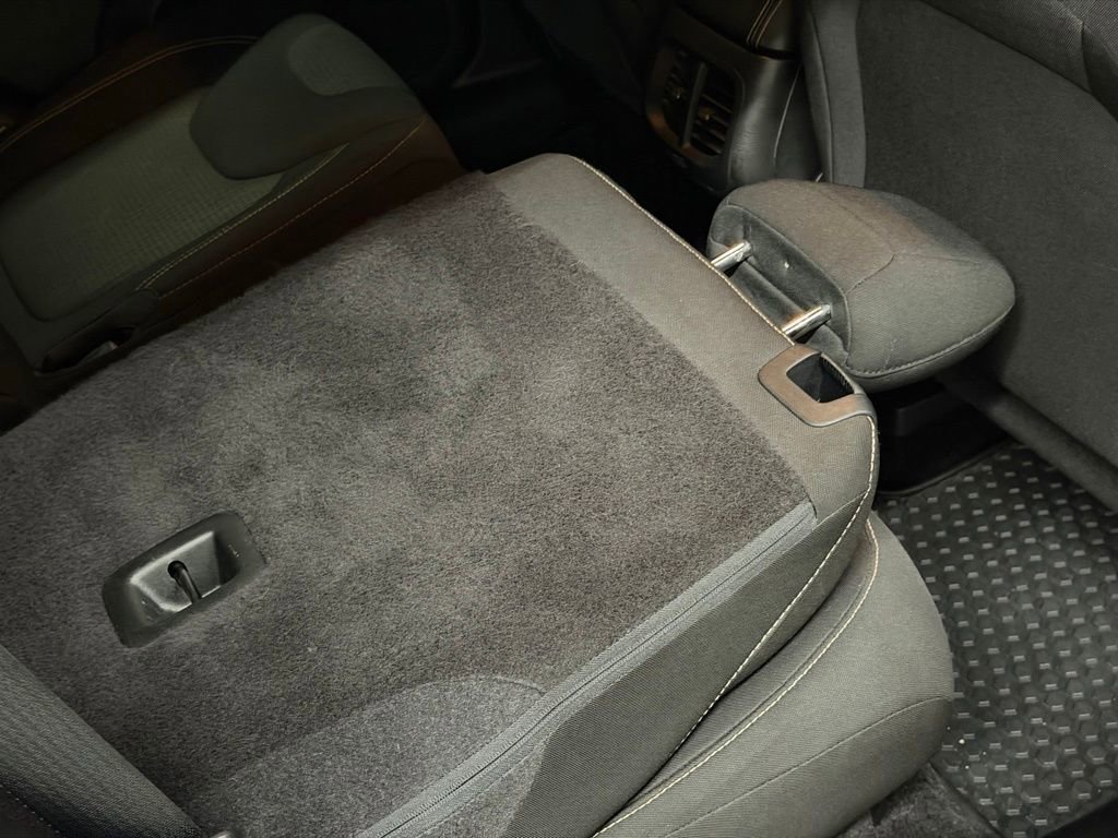 Used 2017 Jeep Cherokee Latitude w/ Cold Weather Group image 19