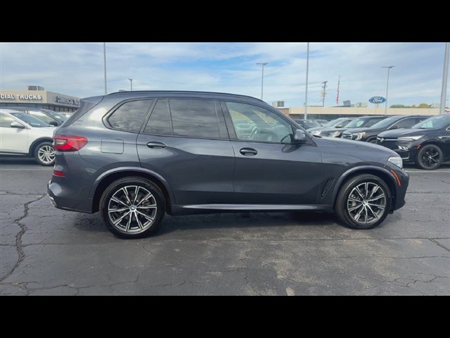 Used 2019 BMW X5 xDrive40i w/ M Sport Package AWD/4WD image 9