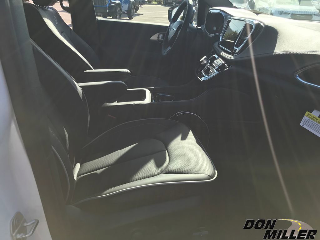 New 2026 Chrysler Pacifica Limited w/ S Appearance Package image 27