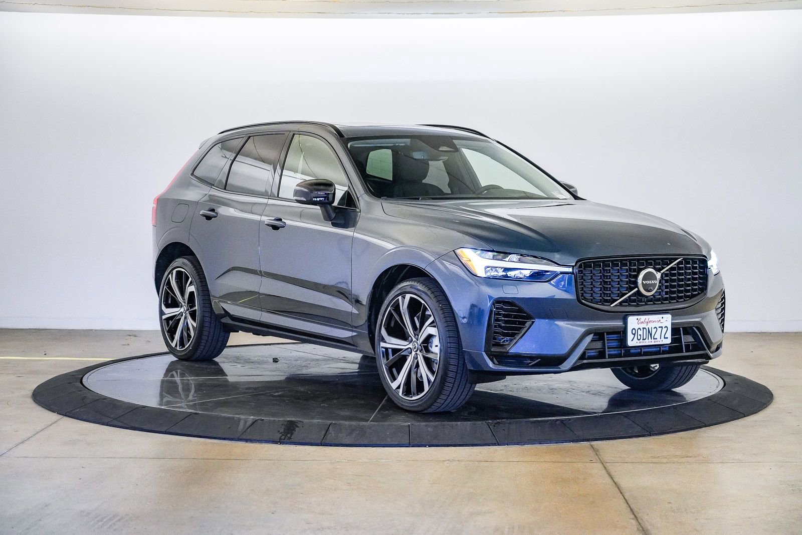 Certified 2023 Volvo XC60 T8 Ultimate w/ Protection Package Premier AWD/4WD image 6