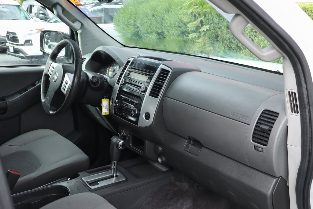 Used 2015 Nissan Xterra X image 33