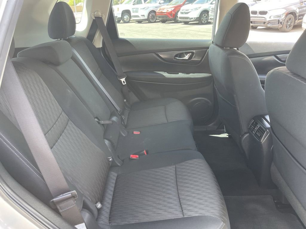 Used 2018 Nissan Rogue S image 14