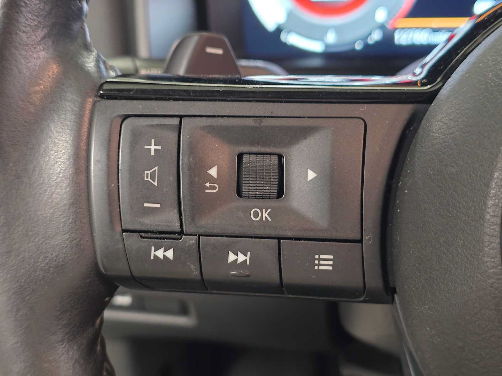 Used 2024 Nissan Rogue SL w/ SL Premium Package FWD image 32