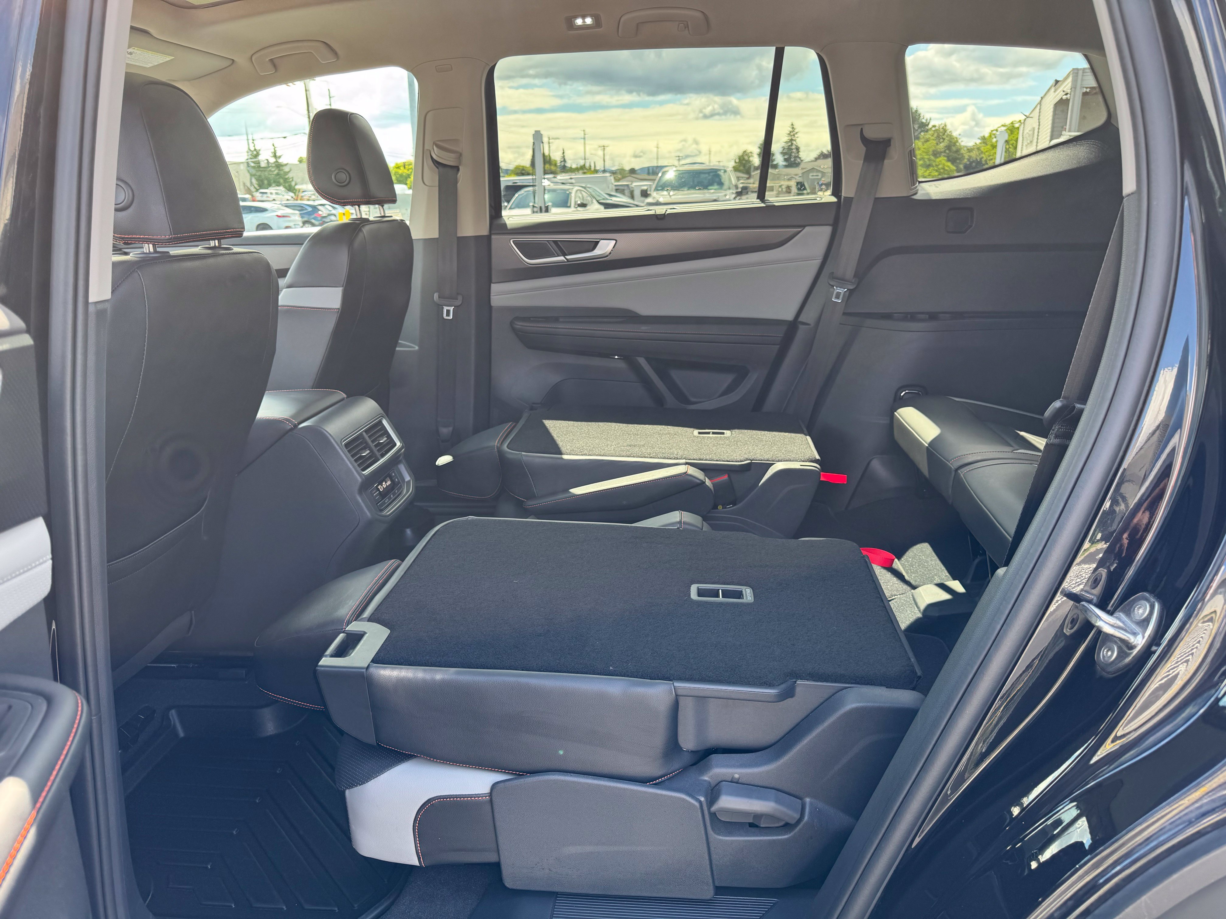 Used 2024 Volkswagen Atlas Peak Edition SEL AWD/4WD image 27