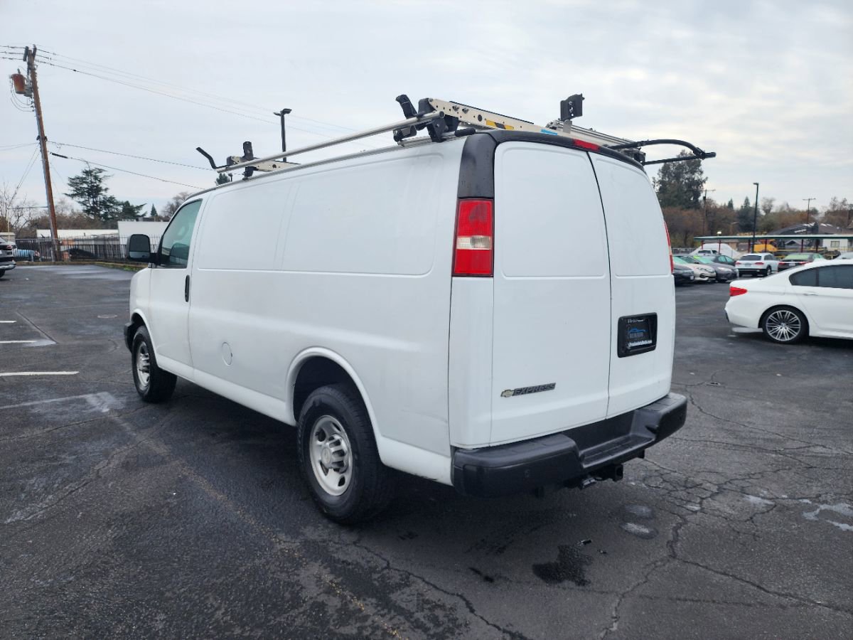 Used 2017 Chevrolet Express 2500 image 3