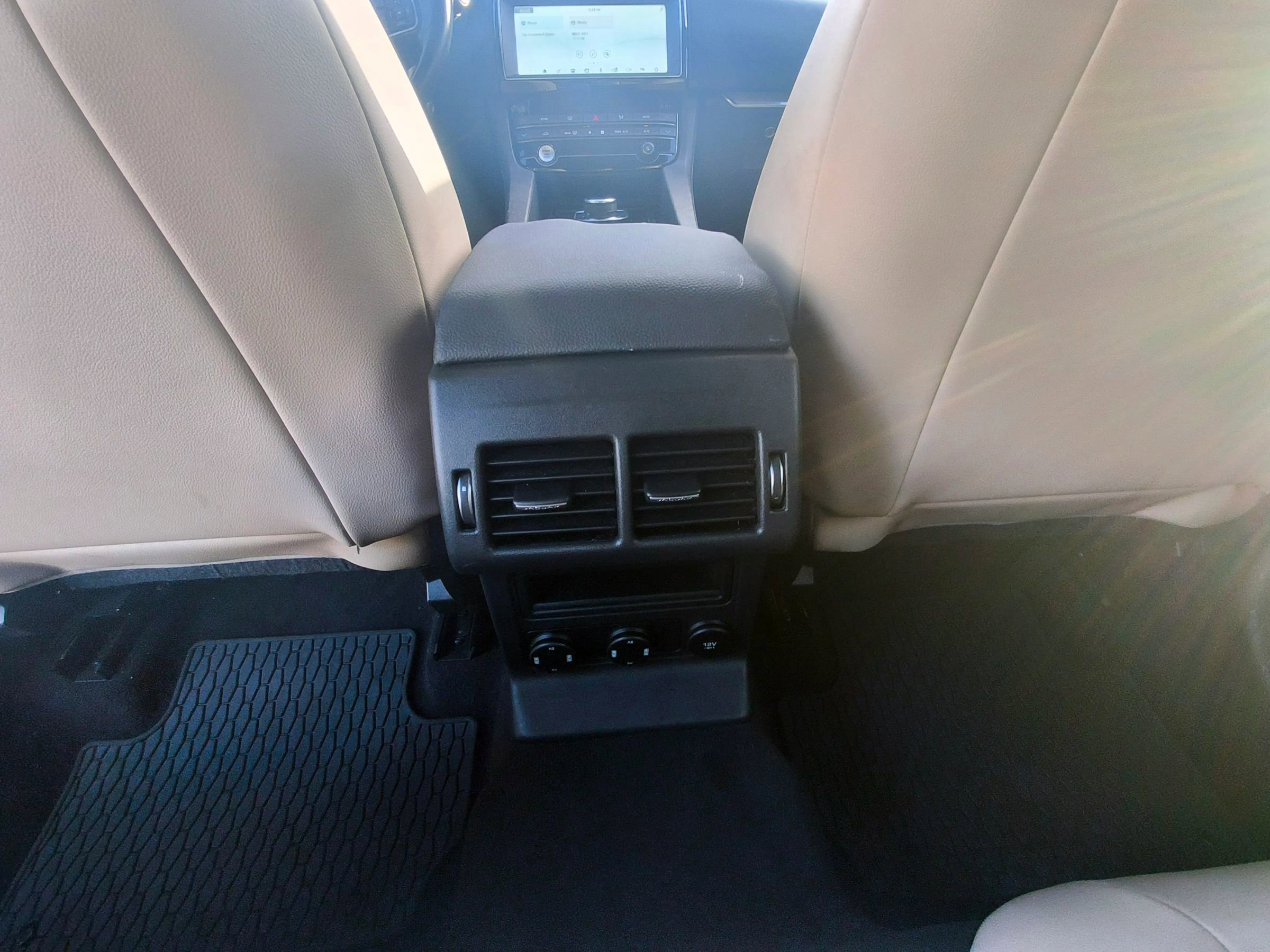 Used 2019 Jaguar F-PACE Premium image 27