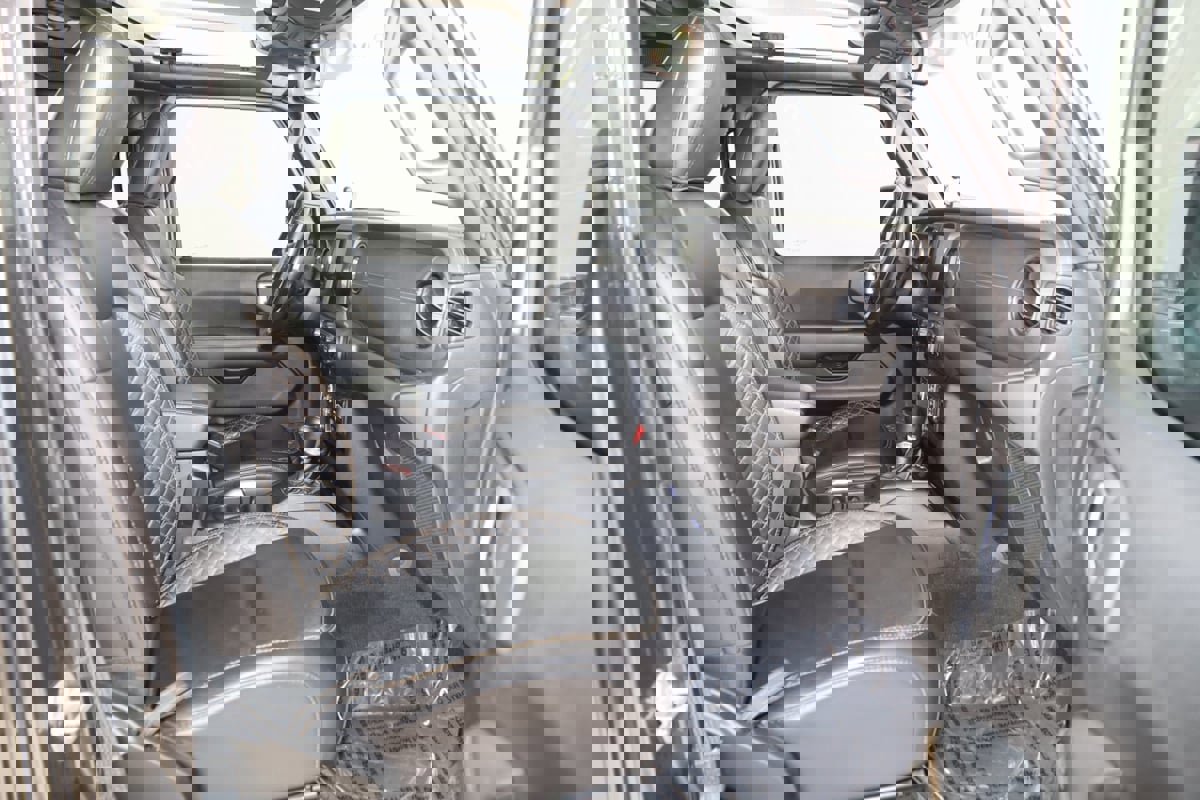 Used 2021 Jeep Gladiator Overland image 12