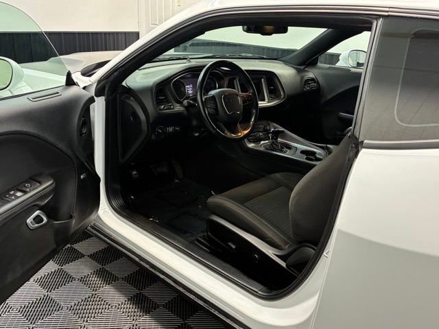 Used 2023 Dodge Challenger SXT image 9