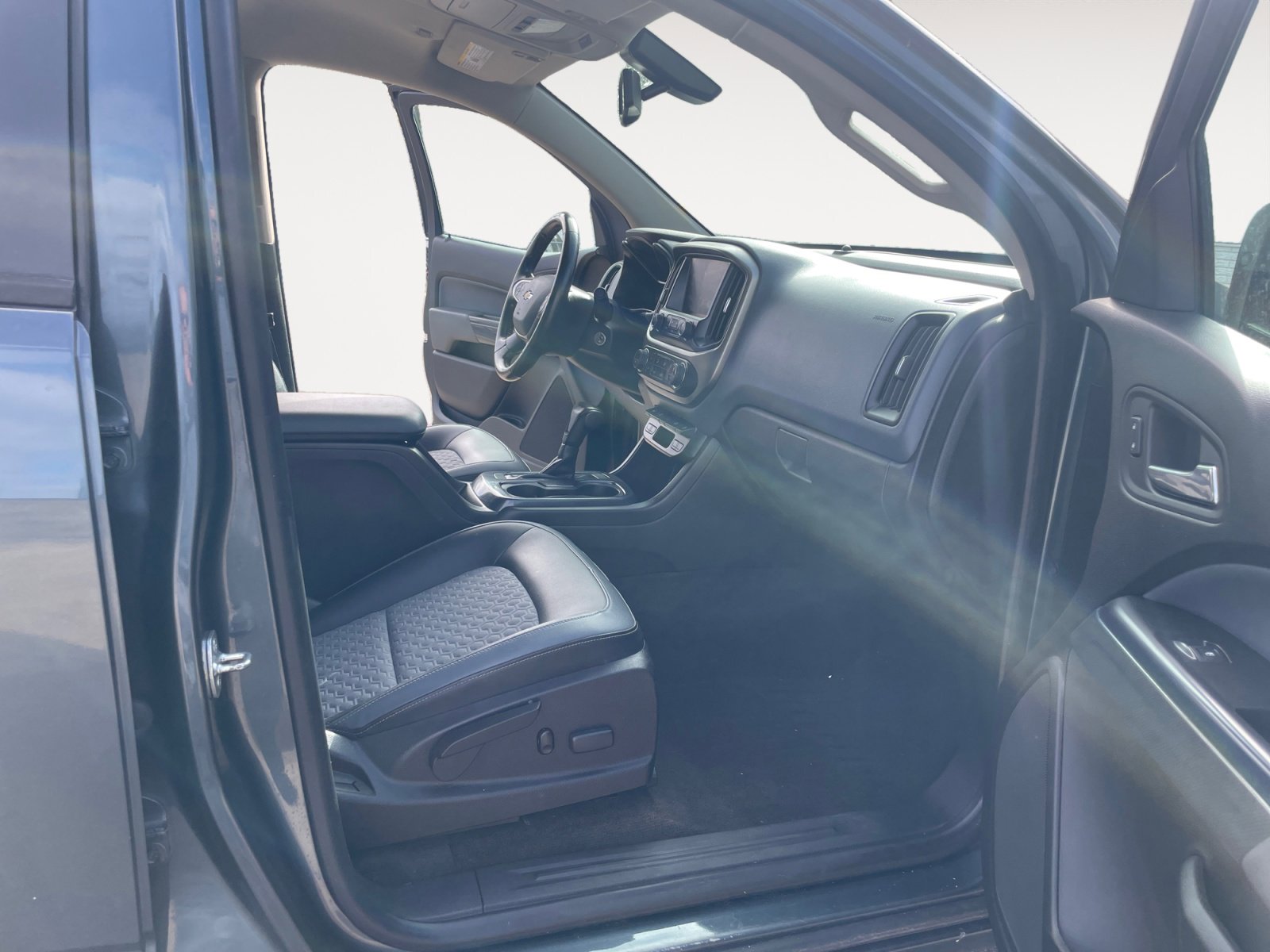 Used 2015 Chevrolet Colorado Z71 AWD/4WD image 15