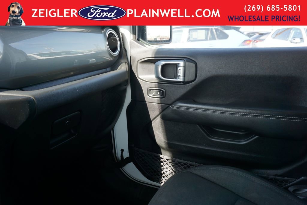 Used 2021 Jeep Wrangler Unlimited Sahara w/ Dual Top Group AWD/4WD image 31