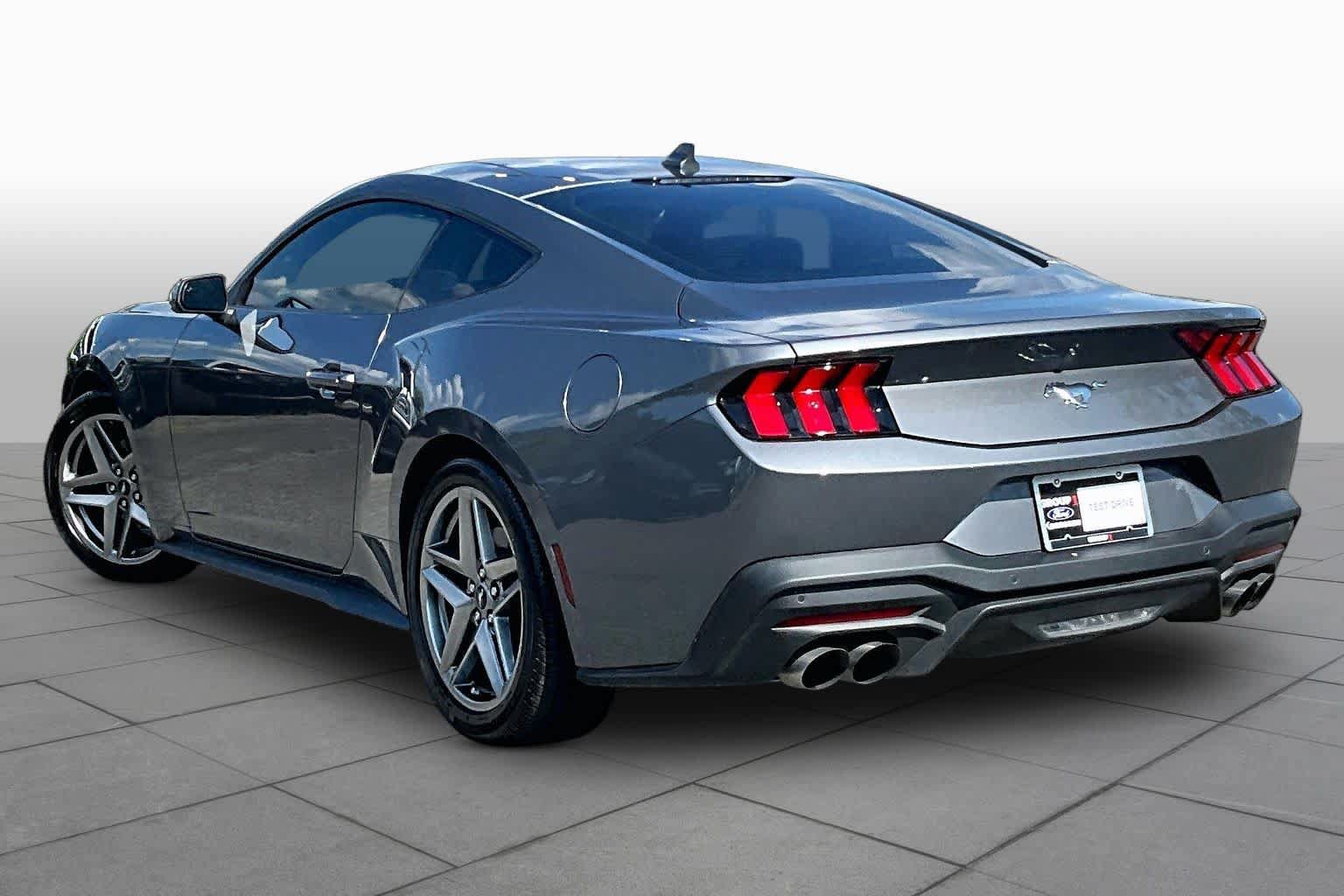 Used 2025 Ford Mustang Coupe RWD image 10