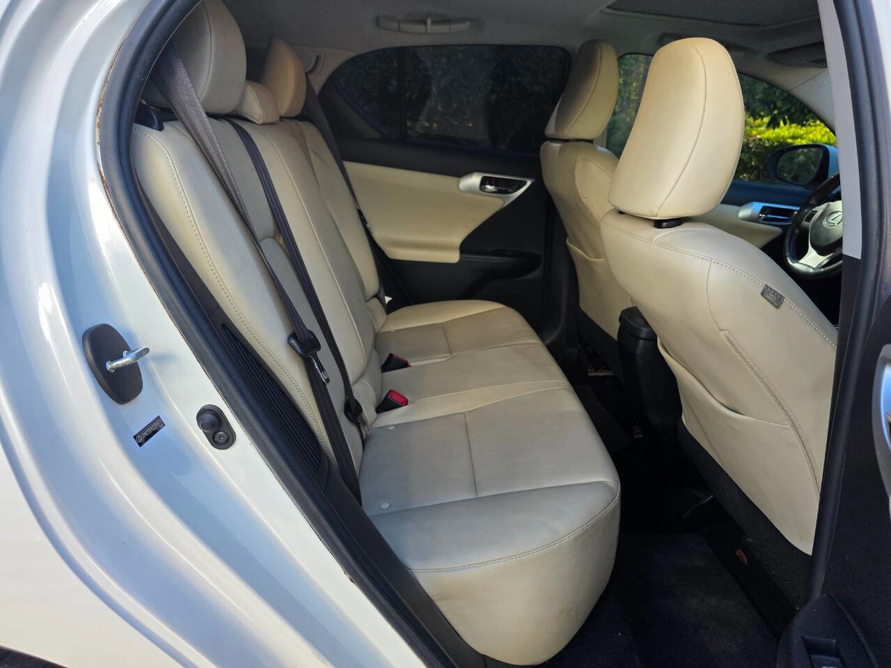 Used 2012 Lexus CT 200h Premium image 28