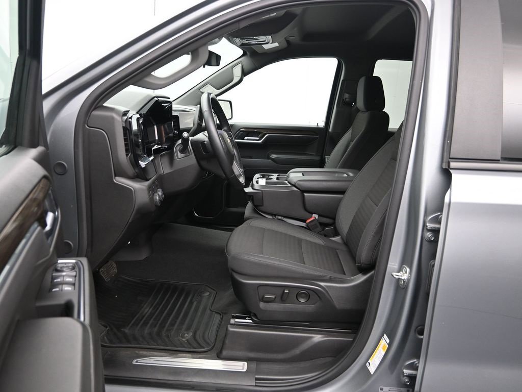 Used 2025 Chevrolet Silverado 1500 LT image 15