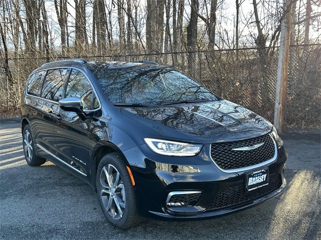 New 2026 Chrysler Pacifica Pinnacle AWD/4WD image 1