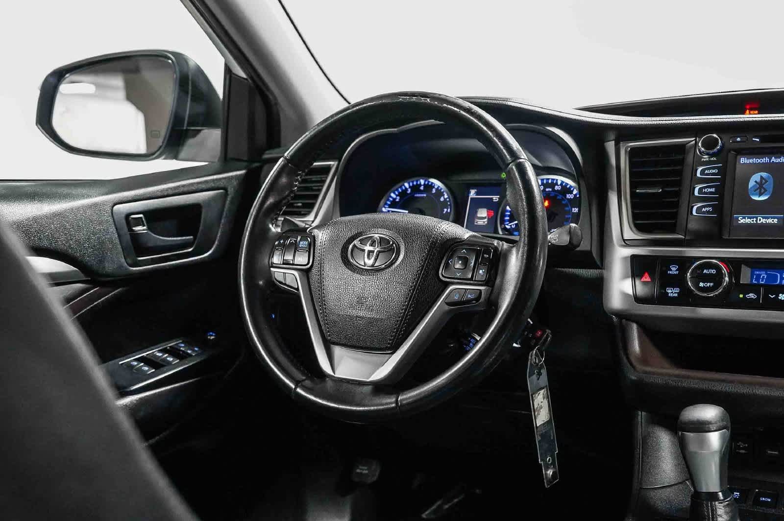 Certified 2019 Toyota Highlander Plus FWD image 15