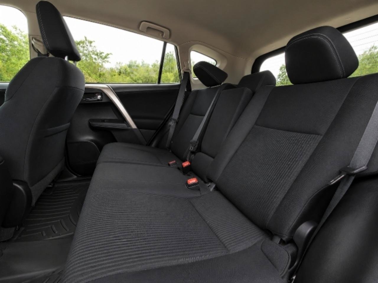 Used 2015 Toyota RAV4 XLE AWD/4WD image 10