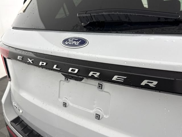 Used 2025 Ford Explorer Active w/ Active Comfort Package AWD/4WD image 23