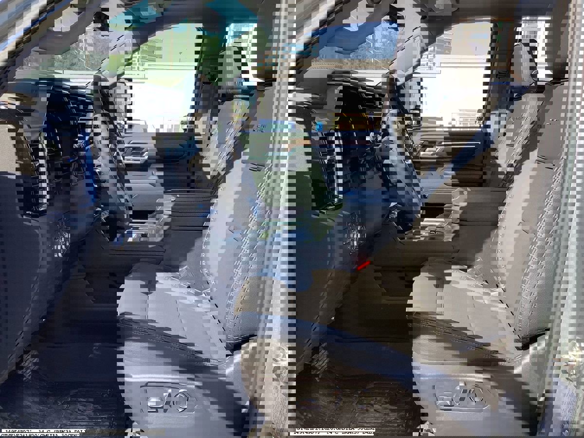 Used 2024 GMC Sierra 3500 Denali w/ Denali Reserve Package image 10