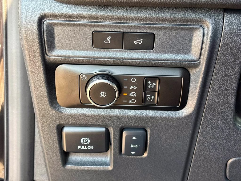 Used 2024 Ford Expedition Max Limited AWD/4WD image 24