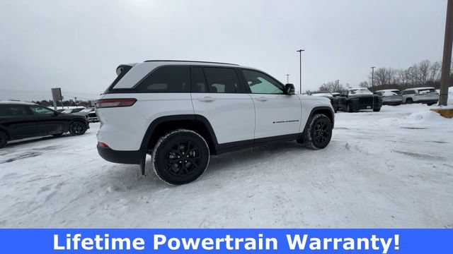 Used 2026 Jeep Grand Cherokee Altitude AWD/4WD image 8