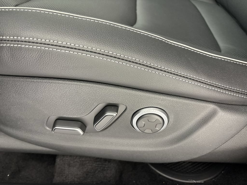 New 2026 Genesis GV70 2.5T Advanced AWD/4WD image 14