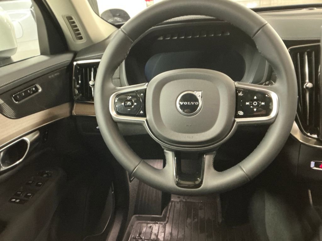 Used 2025 Volvo XC90 B6 Plus w/ Protection Package Premier image 18