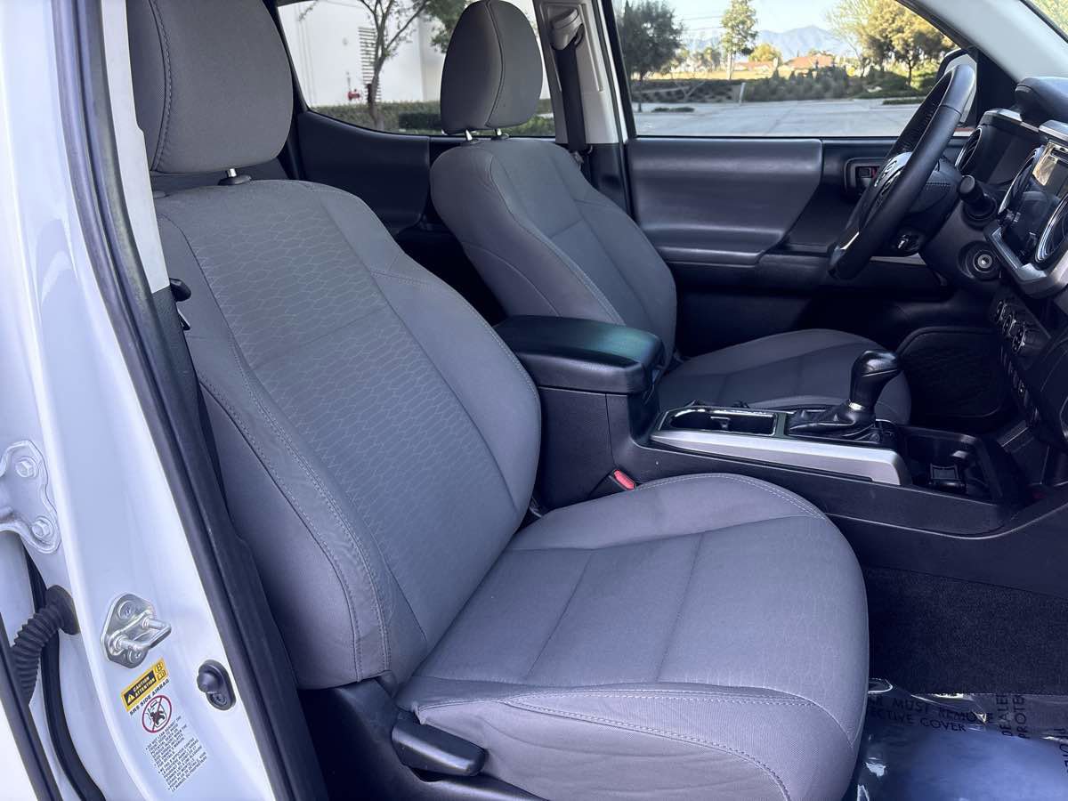 Used 2017 Toyota Tacoma SR5 w/ Tow Package image 18