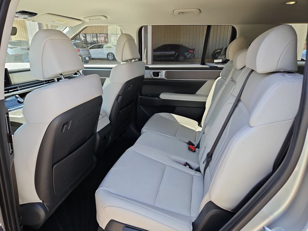 Used 2025 Hyundai Santa Fe SEL FWD image 28