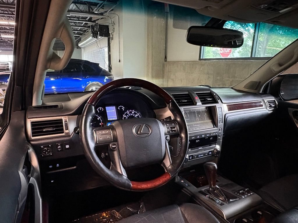 Used 2017 Lexus GX 460 Premium w/ Premium Package AWD/4WD image 14