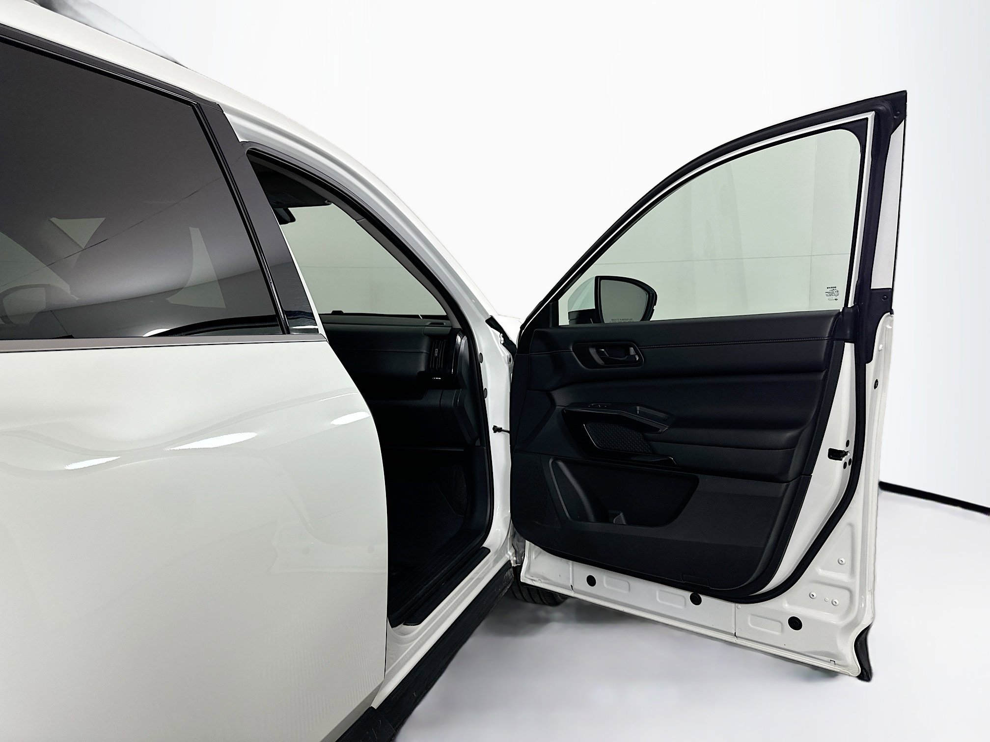 Used 2025 Nissan Pathfinder SV image 33