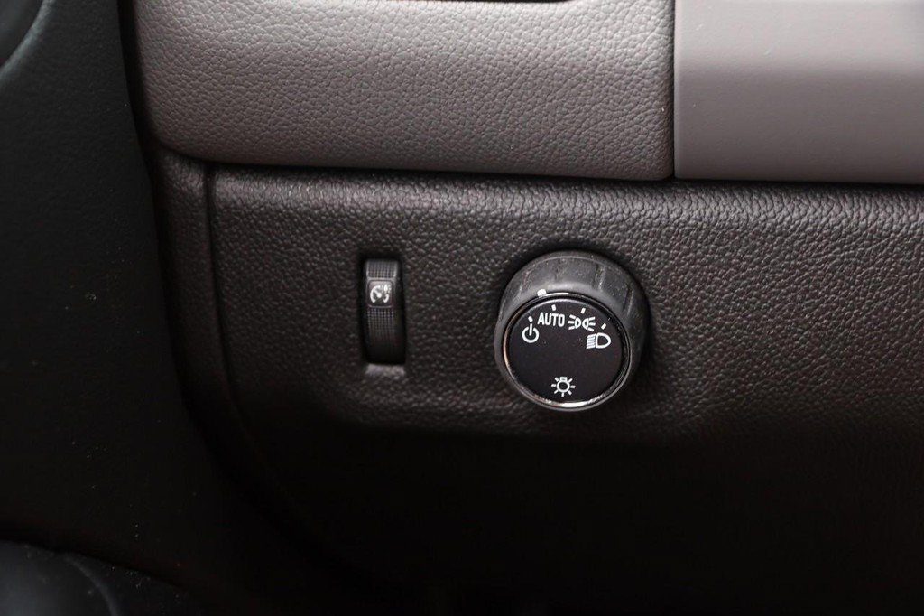Used 2022 Chevrolet Colorado W/T RWD image 16