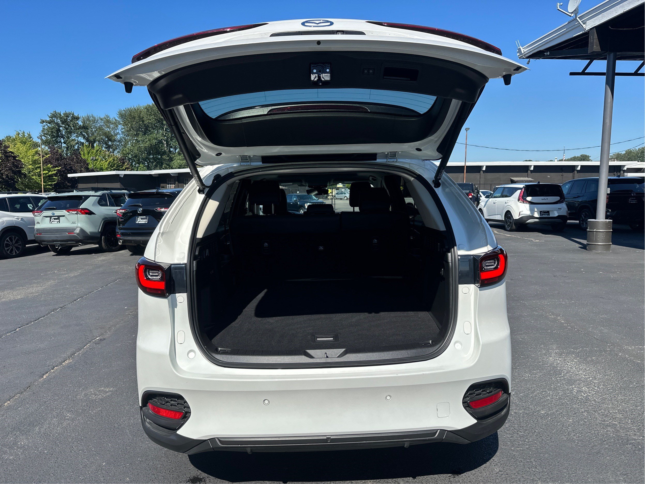 Certified 2025 MAZDA CX-70 3.3 Turbo w/ Preferred Package AWD/4WD image 11