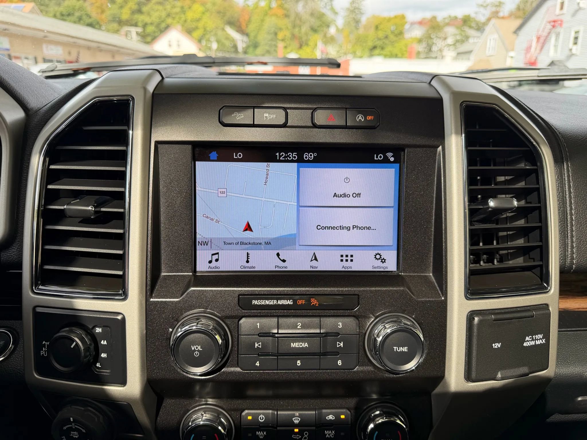 Used 2019 Ford F150 Lariat image 40