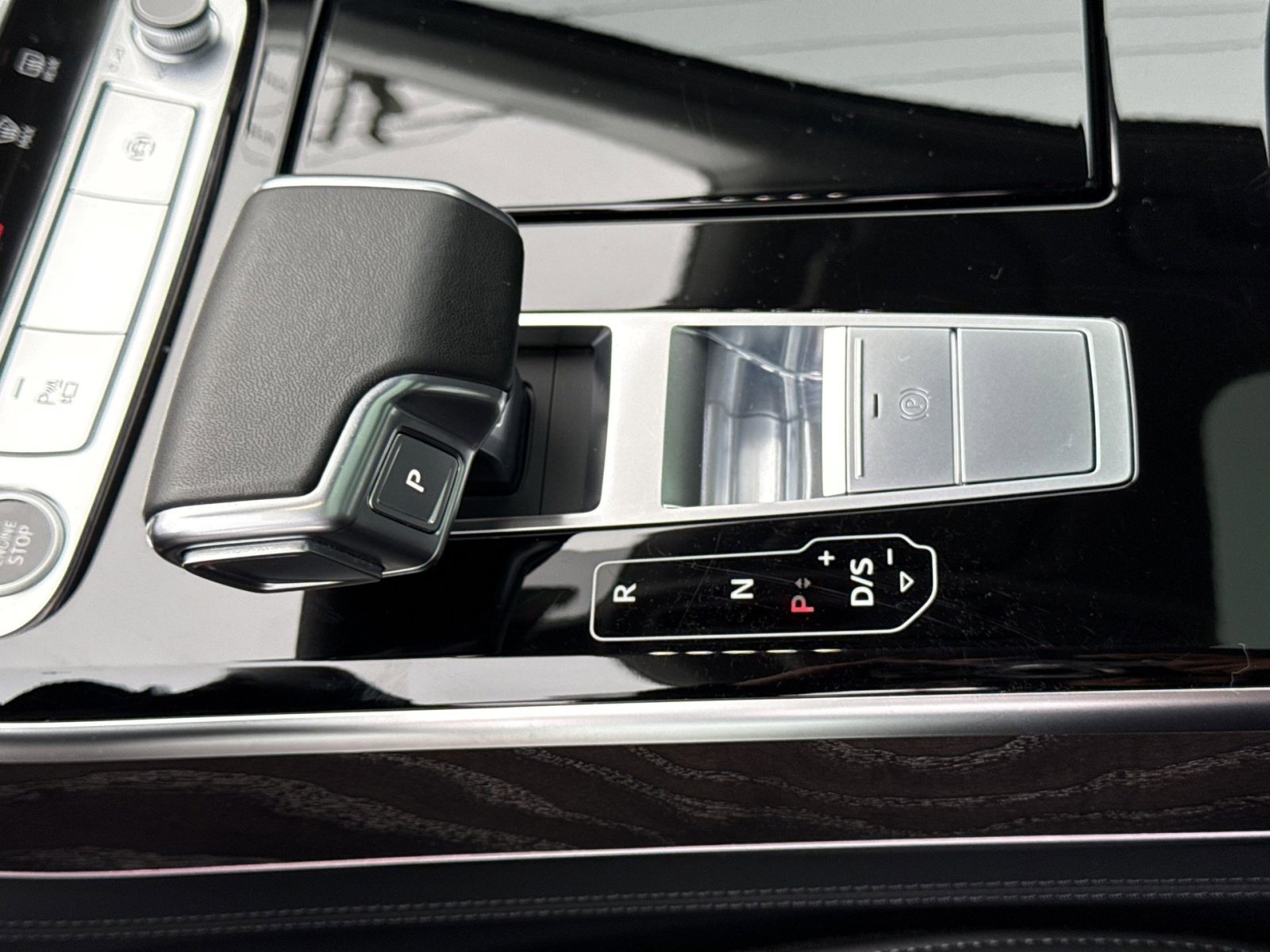 Used 2022 Audi A8 L 3.0T image 22