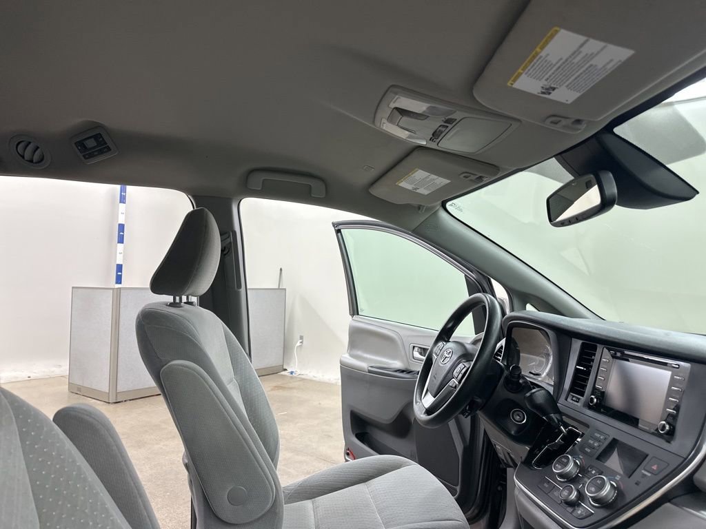 Used 2019 Toyota Sienna LE image 19