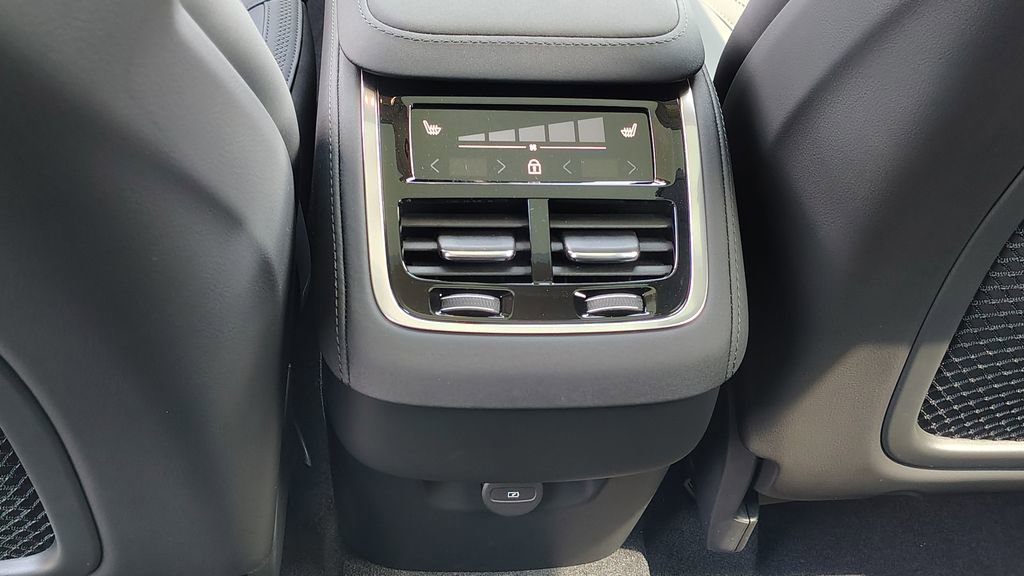 New 2026 Volvo XC90 B6 Plus w/ Protection Package Premier AWD/4WD image 36