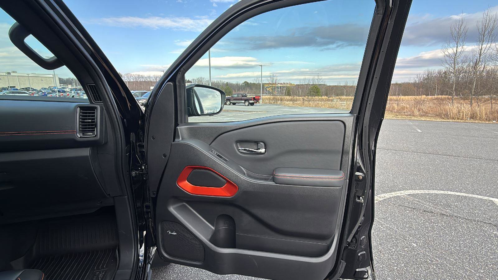 Used 2023 Nissan Frontier PRO-4X w/ Pro-4X Premium Package image 18