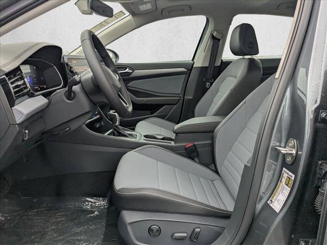 New 2025 Volkswagen Jetta SE image 4