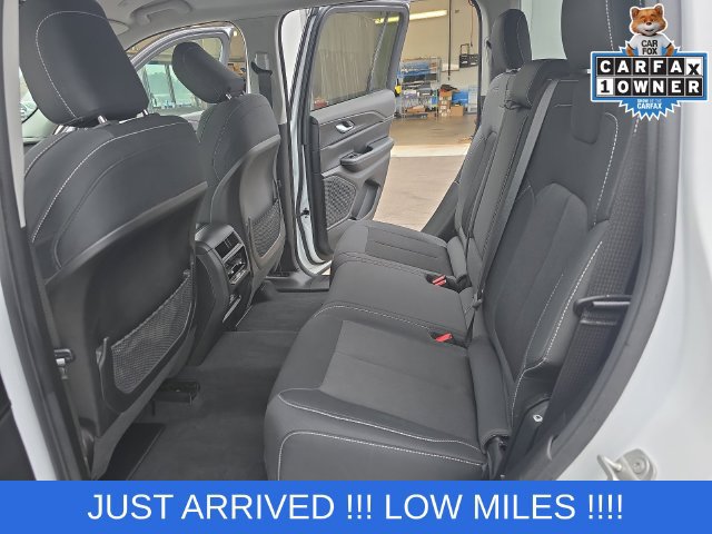 Used 2023 Jeep Grand Cherokee Laredo AWD/4WD image 12