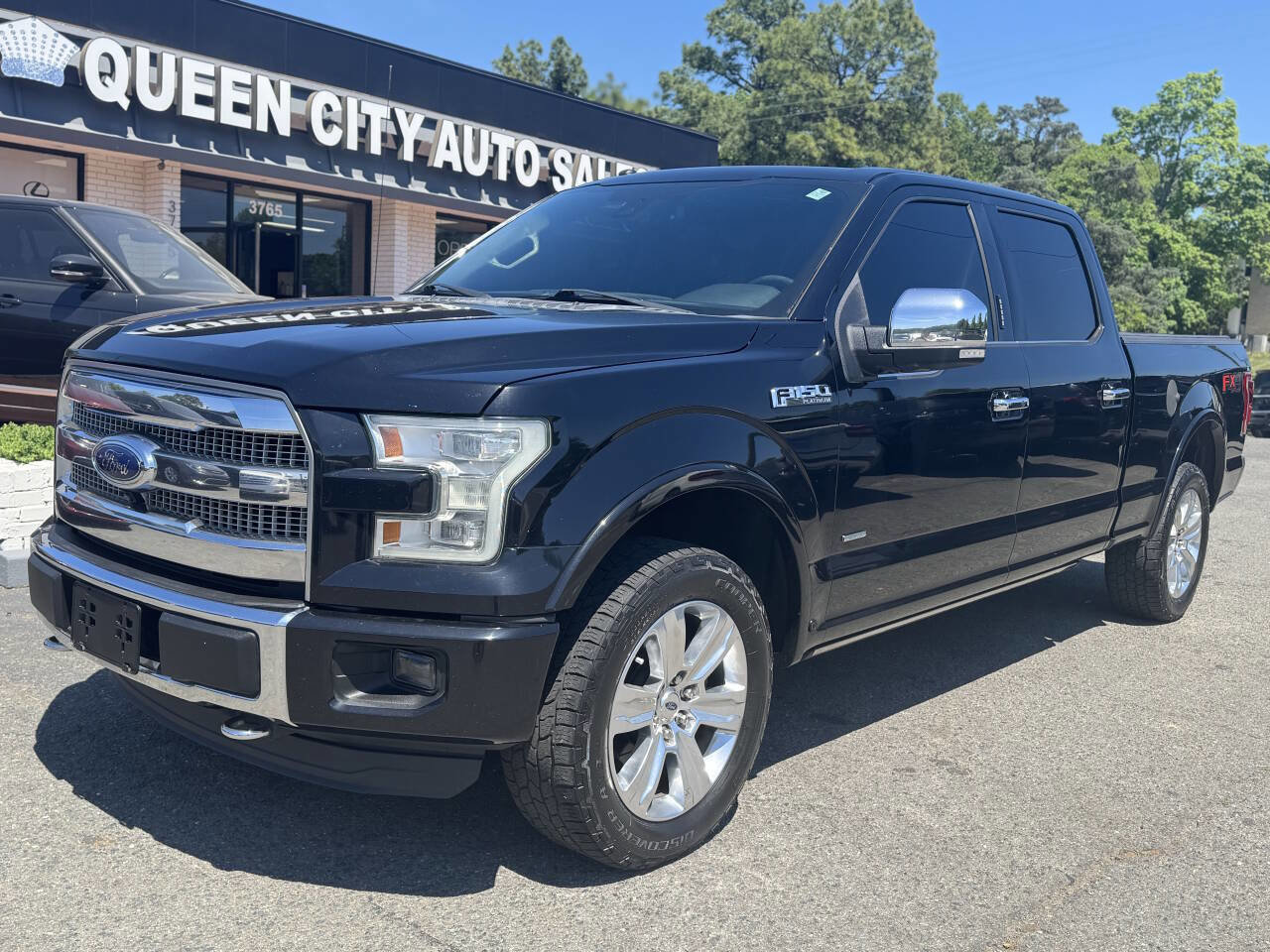 Used 2016 Ford F150 Platinum w/ Equipment Group 701A Luxury AWD/4WD image 1