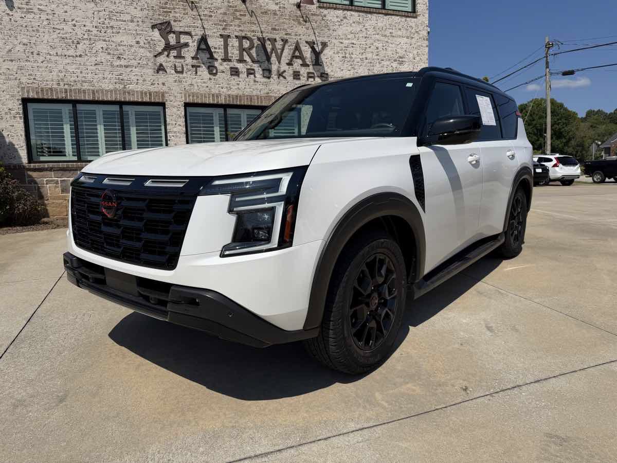 Used 2025 Nissan Armada PRO-4X w/ Pro-4X Premium Package AWD/4WD image 2