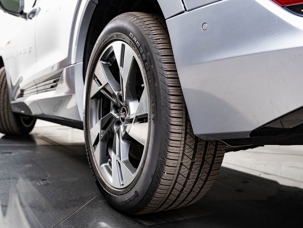 Used 2022 Audi e-tron Premium w/ Convenience Plus Package image 48