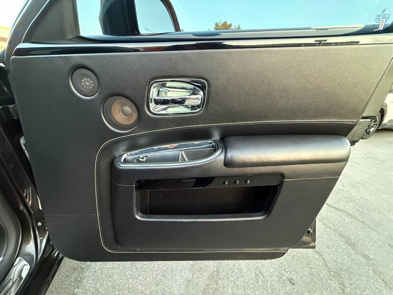 Used 2015 Rolls-Royce Ghost RWD image 39