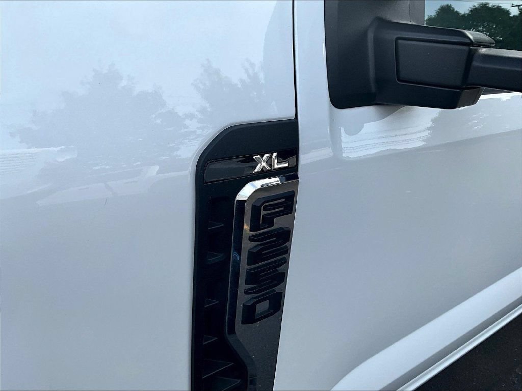Used 2025 Ford F250 XL AWD/4WD image 23