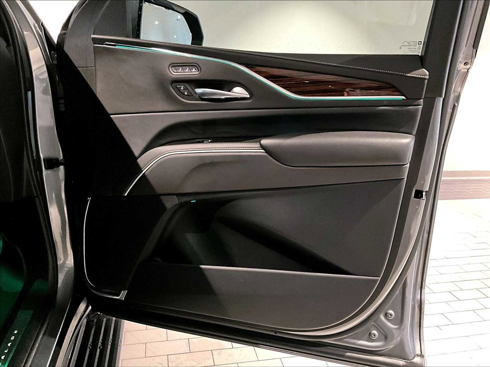 Used 2021 Cadillac Escalade ESV Premium Luxury w/ Driver Assist Tech Package image 24